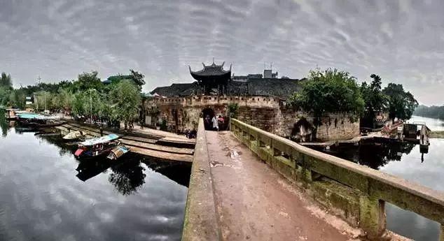 乐嘉点评自己的性格颜色，就连看小说都哭的死去活来，哭笑不得游戏画面